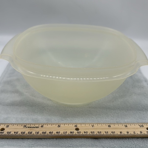 Tupperware Vintage Nesting Servalier Bowls—No Lids/Clear#836-8/Red#836-6 - Picture 3 of 12